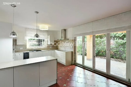 Prodej rodinného domu 289 m², pozemek 606 m²