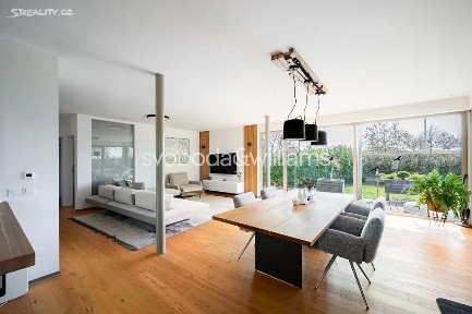 Prodej rodinného domu 304 m², pozemek 967 m² Mezouň
