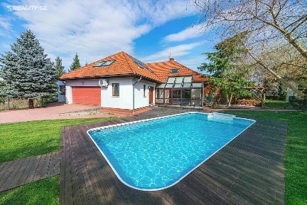 Prodej rodinného domu 368 m², pozemek 960 m²