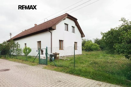 Prodej rodinného domu 323 m², pozemek 1117 m²