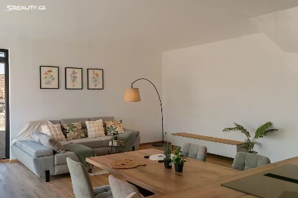 Sluštice, Praha-východ