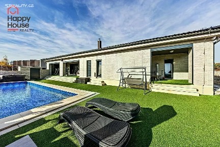 Prodej rodinného domu 378 m², pozemek 1166 m²