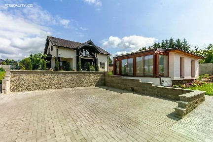 Prodej rodinného domu 243 m², pozemek 997 m²
