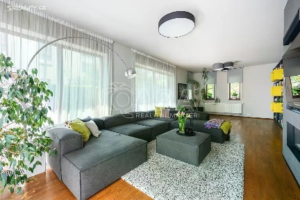 Prodej rodinného domu 285 m², pozemek 848 m²