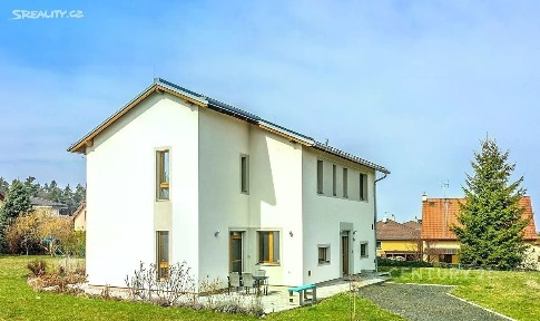 Prodej rodinného domu 226 m², pozemek 1987 m² Svojetice
