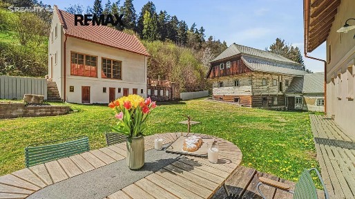 Prodej vícegeneračního domu 563 m², pozemek 73897 m² Mukařov - Vicmanov