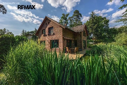 Prodej rodinného domu 280 m², pozemek 1546 m²