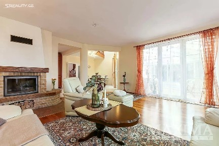 Prodej rodinného domu 348 m², pozemek 1135 m²