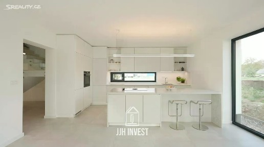 Prodej rodinného domu 254 m², pozemek 834 m²