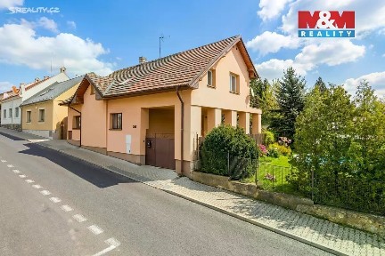 Prodej rodinného domu 221 m², pozemek 1114 m²
