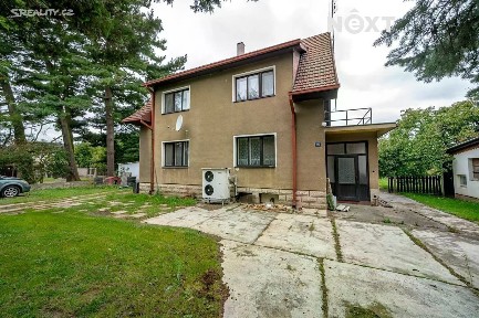 Prodej rodinného domu 230 m², pozemek 2424 m²