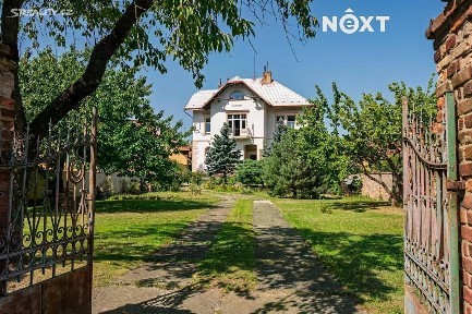 Prodej vily 360 m², pozemek 1402 m²