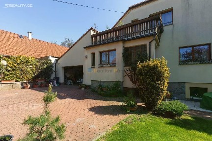 Prodej rodinného domu 294 m², pozemek 708 m²