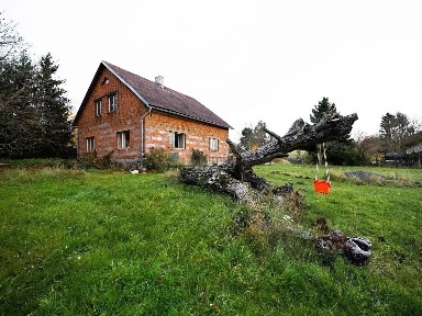 Prodej rodinného domu 90 m², pozemek 3037 m²