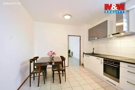 Prodej rodinného domu 300 m², pozemek 843 m²