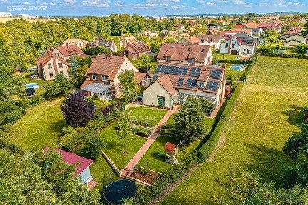 Prodej rodinného domu 222 m², pozemek 1004 m²