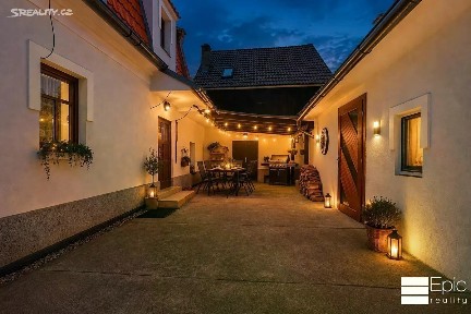 Prodej rodinného domu 230 m², pozemek 489 m²
