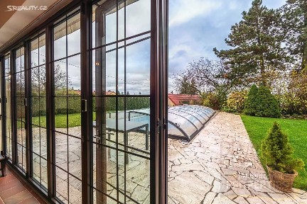 Prodej rodinného domu 300 m², pozemek 1105 m²