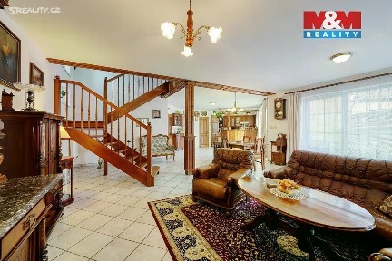 Prodej rodinného domu 378 m², pozemek 887 m²