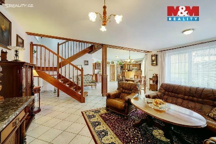 Prodej rodinného domu 348 m², pozemek 887 m²