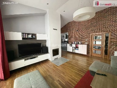 Prodej vily 208 m², pozemek 1506 m²