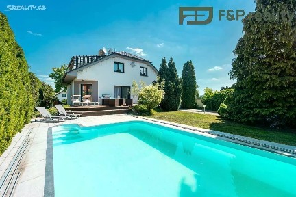 Prodej rodinného domu 320 m², pozemek 902 m²