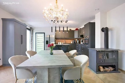 Prodej rodinného domu 226 m², pozemek 559 m²