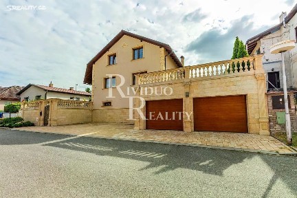 Prodej rodinného domu 357 m², pozemek 784 m²