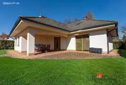 Prodej rodinného domu 260 m², pozemek 998 m²