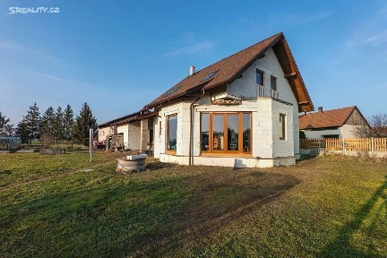 Prodej rodinného domu 140 m², pozemek 827 m² Spojovací, Běrunice