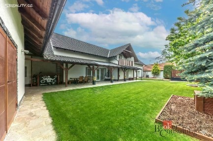 Prodej rodinného domu 291 m², pozemek 735 m² U Rybníka, Zlonín