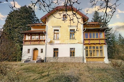 Prodej rodinného domu 330 m², pozemek 4380 m²