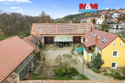 Prodej rodinného domu 380 m², pozemek 18732 m²