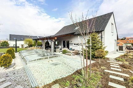 Prodej rodinného domu 318 m², pozemek 981 m²