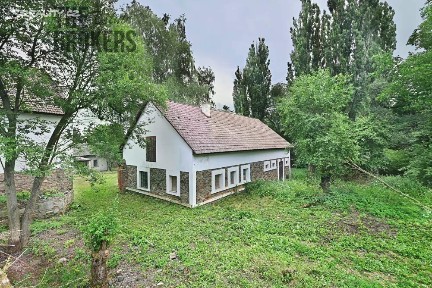 Prodej rodinného domu 5000 m², pozemek 42000 m²