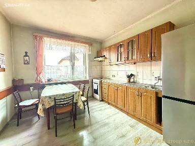 Prodej rodinného domu 188 m², pozemek 1077 m²