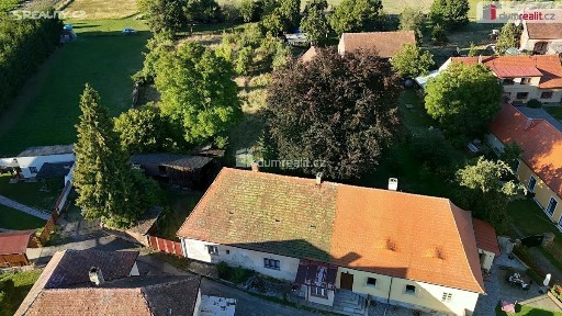 Prodej rodinného domu 195 m², pozemek 2708 m²
