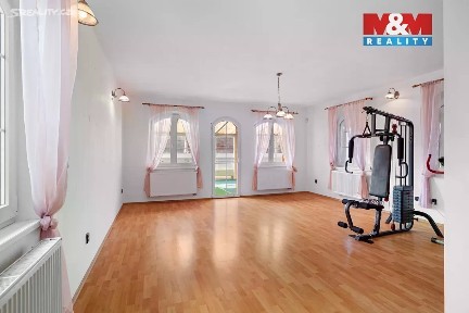 Prodej rodinného domu 280 m², pozemek 1065 m²