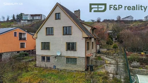 Prodej rodinného domu 228 m², pozemek 678 m²