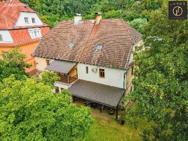 Prodej rodinného domu 300 m², pozemek 5769 m²