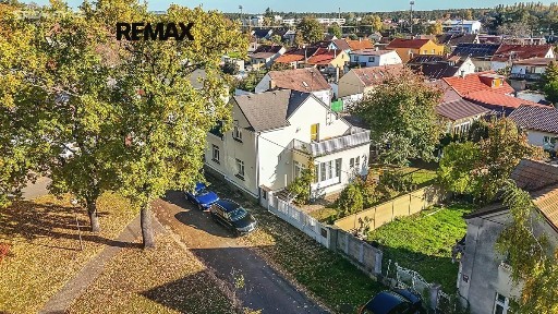 Husovo náměstí, Velký Osek