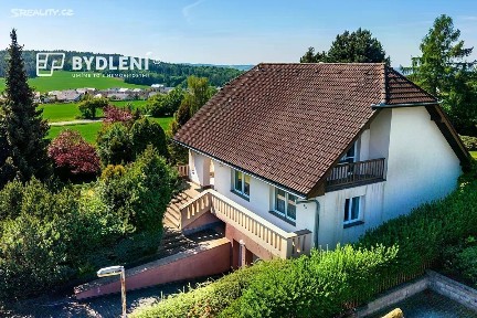 Prodej rodinného domu 250 m², pozemek 1975 m²