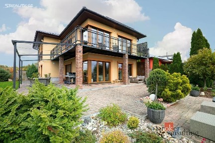 Prodej rodinného domu 288 m², pozemek 867 m²
