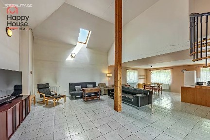 Prodej rodinného domu 424 m², pozemek 1861 m²