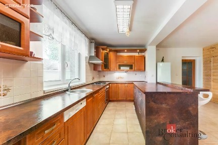 Prodej rodinného domu 240 m², pozemek 1744 m²