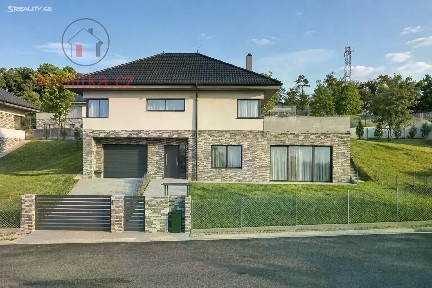 Prodej rodinného domu 232 m², pozemek 1135 m²