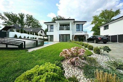 Prodej rodinného domu 243 m², pozemek 850 m²