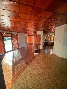 Prodej rodinného domu 196 m², pozemek 2484 m²