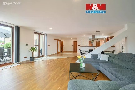 Prodej rodinného domu 196 m², pozemek 1242 m²