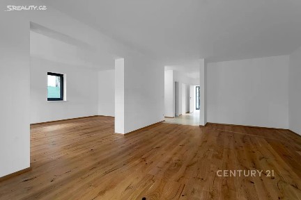 Prodej rodinného domu 243 m², pozemek 899 m²